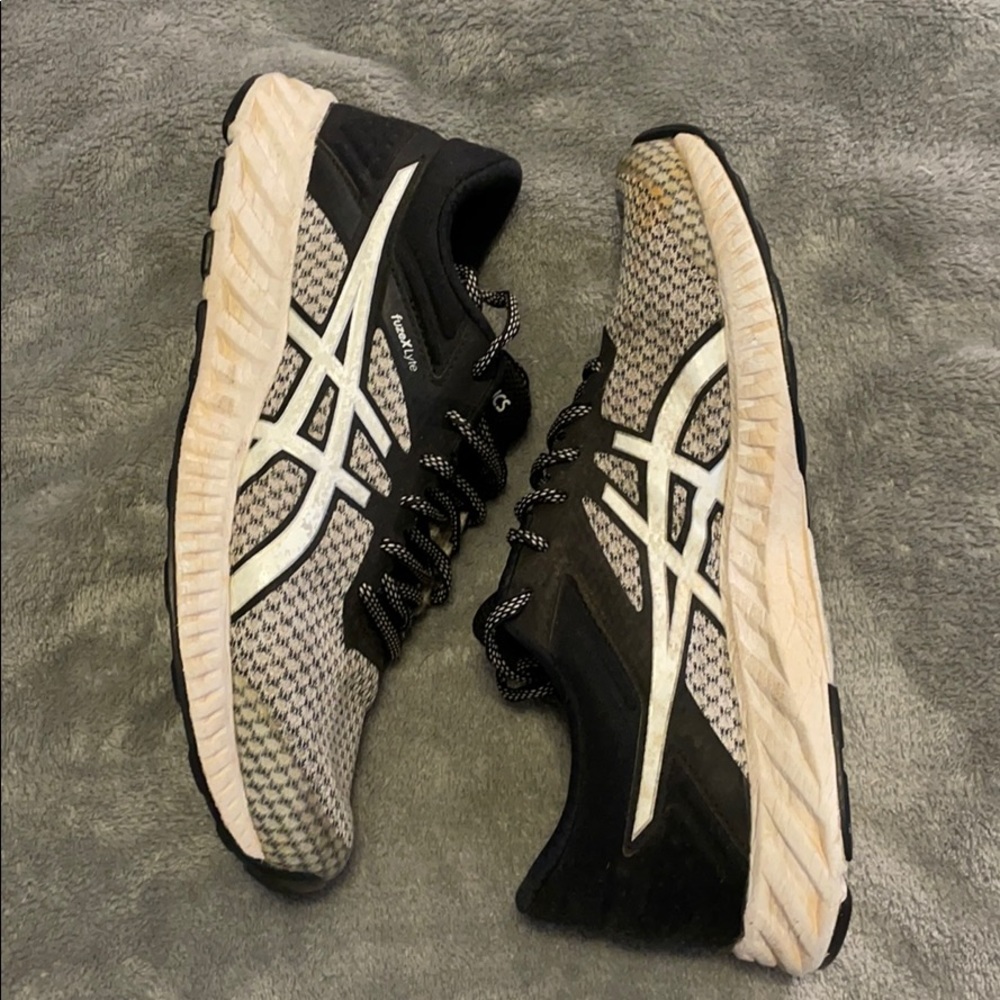 ASICS running shoes - Picture 2 of 8